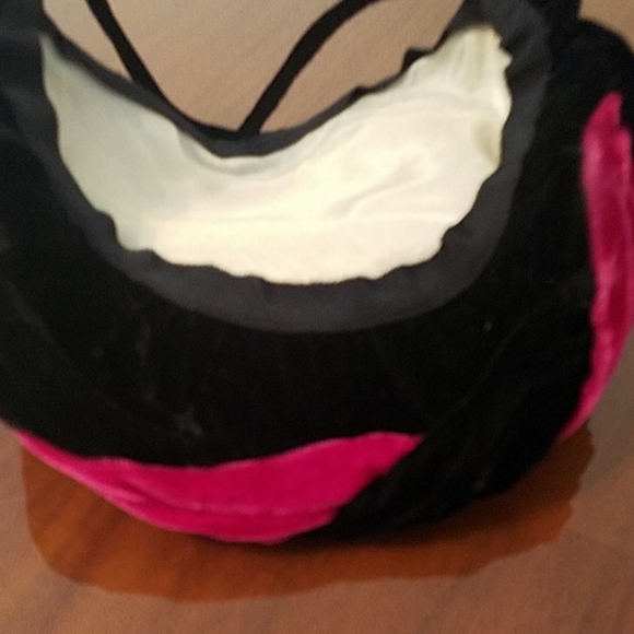 Ladies Vtg. Black & Purple Velvet hat - LOVELY! - Picture 4 of 4